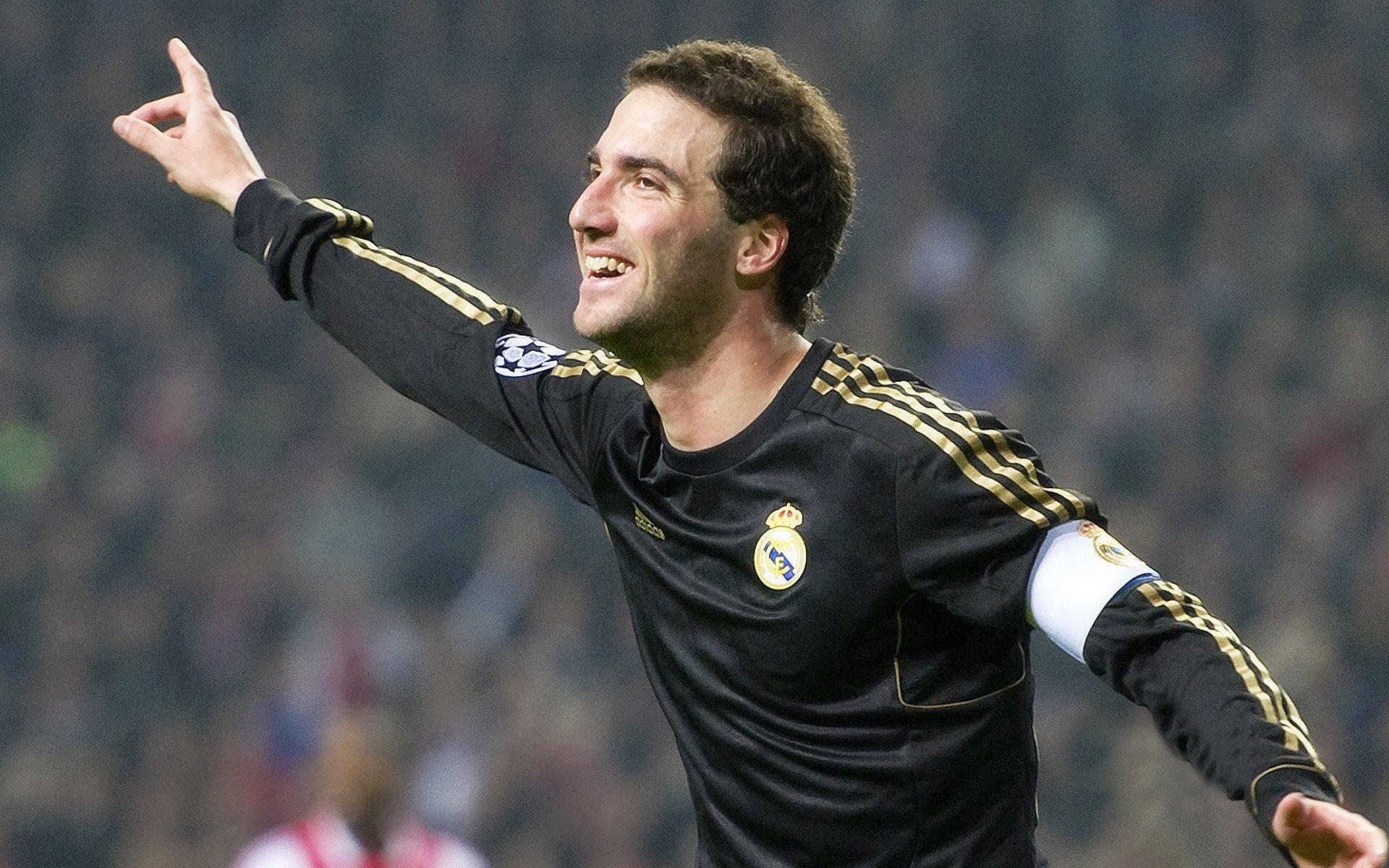 莱默尔正式回归拜仁慕尼黑，球迷期待其重塑中场辉煌