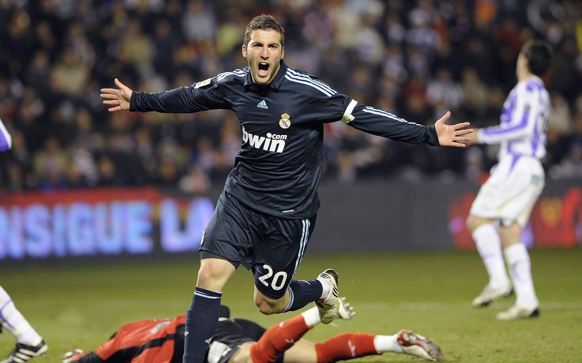 卡塞米罗深情剖白，安帅如父亦如友，更衣室领袖之道藏于细节