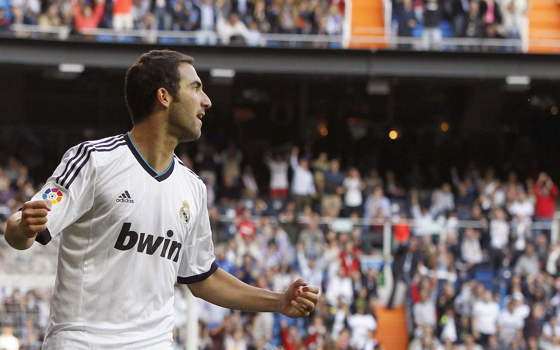 UOL独家披露，热刺锋线新星贝利兹提前结束租借，天价转会巴甲巴伊亚创纪录