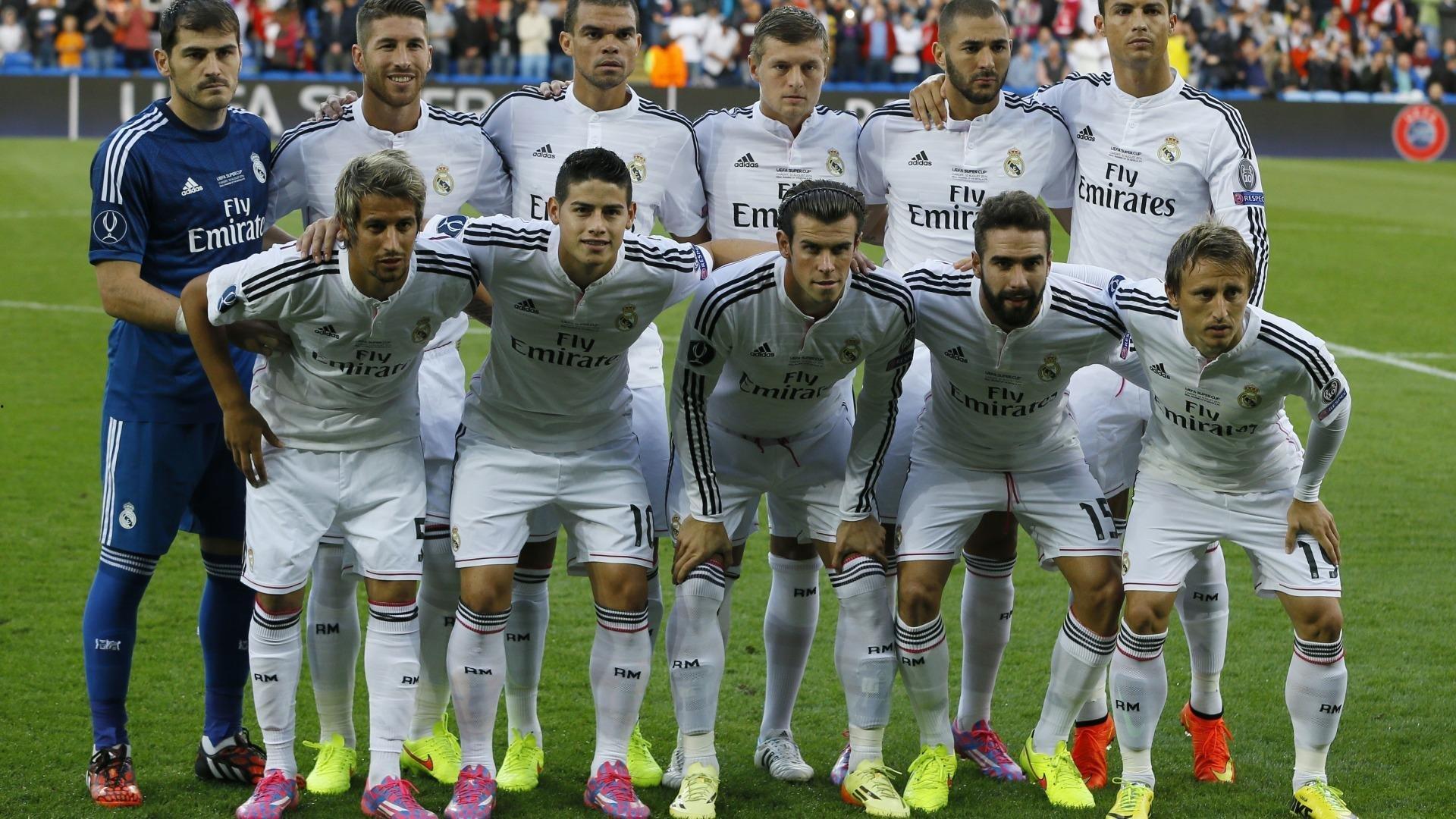 篮下真空暴露防守致命伤 迪文岑佐手术刀直传助戈贝尔暴扣定乾坤 雄鹿主场被迫暂停